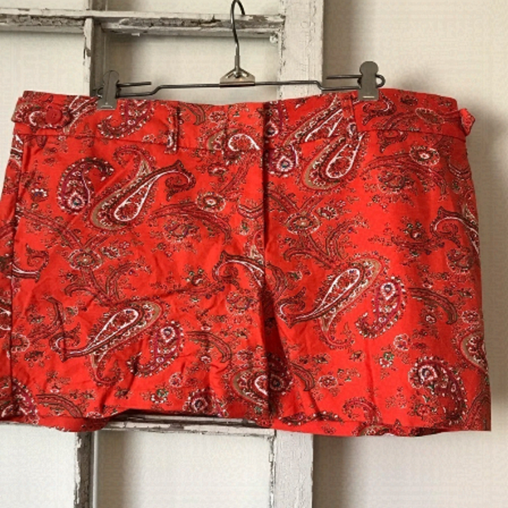 Willi Smith red paisley women’s shorts. Size 14.